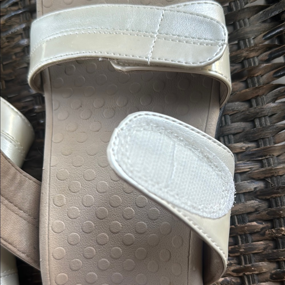 Vionic Cream Double Strap Slides - Picture 9 of 9